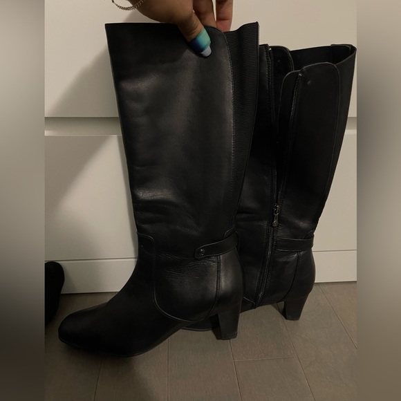 Black boots - Picture 2 of 3